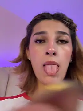 Queensara  online show from March 15, 2025, 3:16 pm