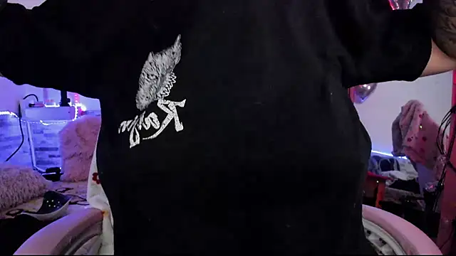 Snapshot of amyswallow7 chatting on December 2, 2025, 3:12 am amyswallow7 online show from December 2, 2025, 3:12 am