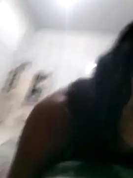 isistrans19 online show from February 4, 2026, 11:42 pm