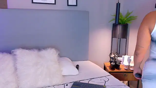 AlynAllen online show from November 10, 2025, 7:24 pm