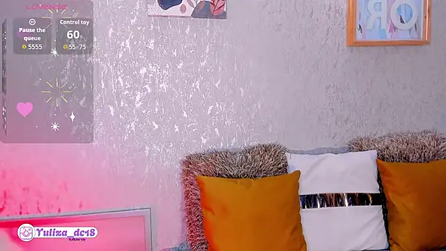 Snapshot of Luxury_Woman chatting on February 18, 2026, 2:51 am Luxury Woman online show from February 18, 2026, 2:51 am