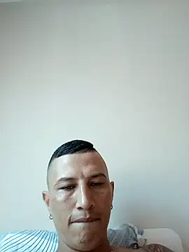 Snapshot of Andrexlupe chatting on October 18, 2025, 3:35 pm Andrexlupe online show from October 18, 2025, 3:35 pm