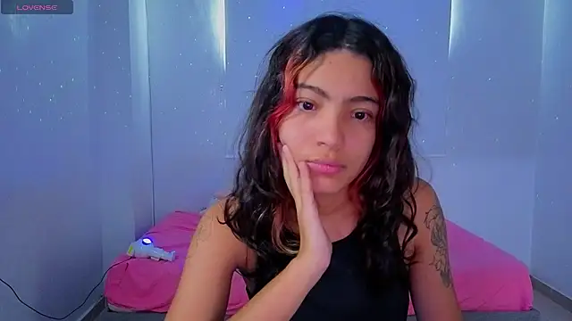 Lovelyamyy online show from December 15, 2025, 7:51 pm