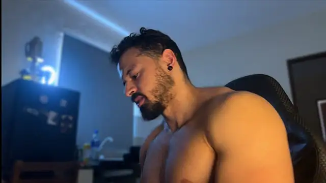 Snapshot of Lucasfit24 chatting on November 3, 2025, 3:35 pm Lucasfit24 online show from November 3, 2025, 3:35 pm