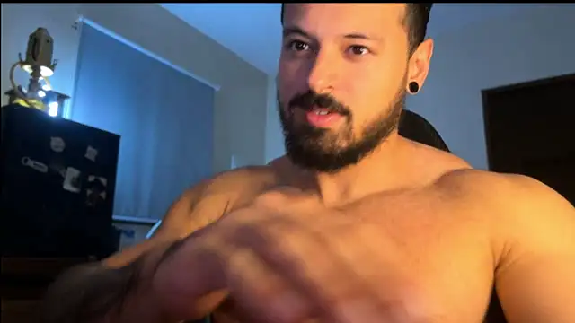 Snapshot of Lucasfit24 chatting on November 11, 2025, 12:32 am Lucasfit24 online show from November 11, 2025, 12:32 am