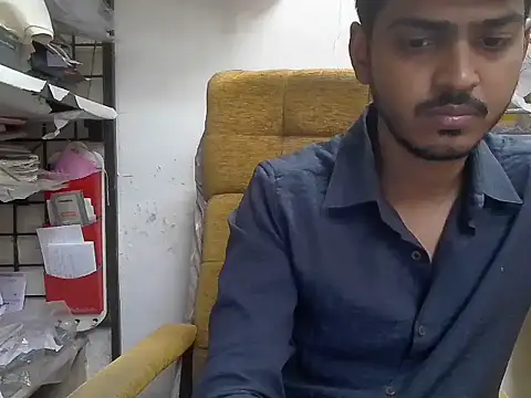 Snapshot of cute_modell chatting on December 18, 2025, 12:33 pm cute modell online show from December 18, 2025, 12:33 pm