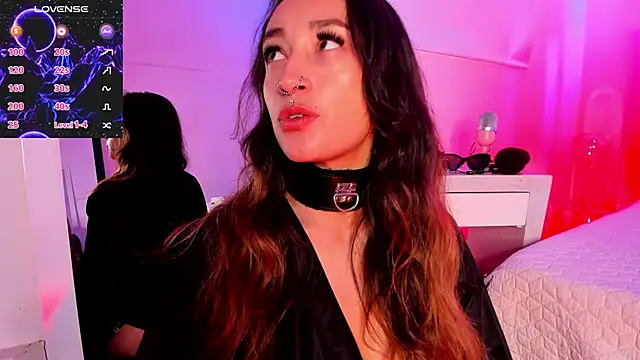 coral jonesss online show from November 24, 2025, 3:01 pm