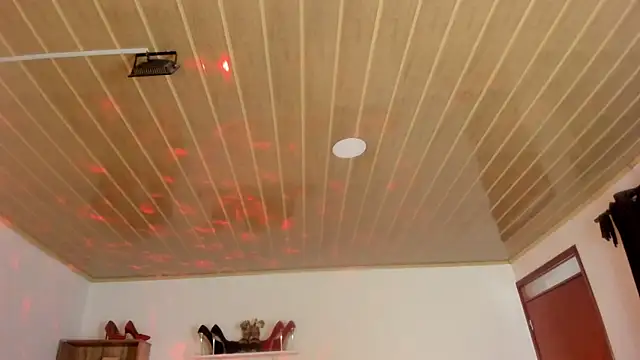 Renaxi Smith online show from September 10, 2025, 8:20 pm