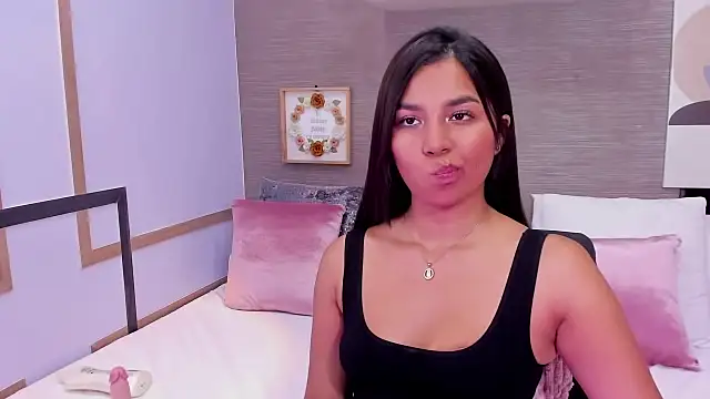 Snapshot of CharlotteGraay chatting on February 13, 2025, 7:56 am CharlotteGraay online show from February 13, 2025, 7:56 am