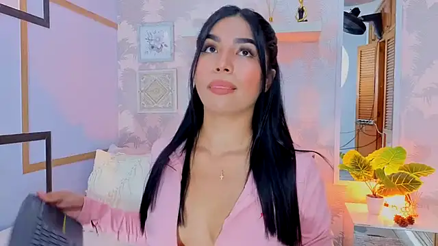 Snapshot of CharlotteGraay chatting on December 18, 2025, 7:31 pm CharlotteGraay online show from December 18, 2025, 7:31 pm