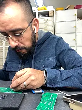 Snapshot of leonardohot1987 chatting on November 19, 2025, 8:20 pm leonardohot1987 online show from November 19, 2025, 8:20 pm