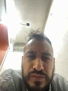 Snapshot of leonardohot1987 chatting on December 22, 2025, 5:37 am leonardohot1987 online show from December 22, 2025, 5:37 am