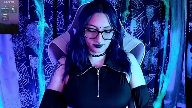 Kimlennox  online show from October 28, 2025, 1:47 pm