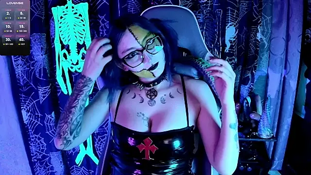 Kimlennox  online show from November 15, 2025, 2:02 pm