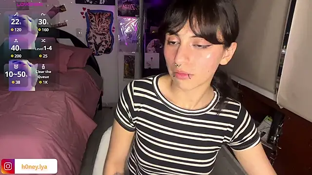 Snapshot of B0nnie_H0ney chatting on February 18, 2025, 12:15 am B0nnie H0ney online show from February 18, 2025, 12:15 am