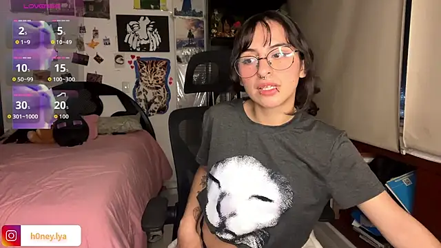 Snapshot of B0nnie_H0ney chatting on March 13, 2026, 1:23 am B0nnie H0ney online show from March 13, 2026, 1:23 am