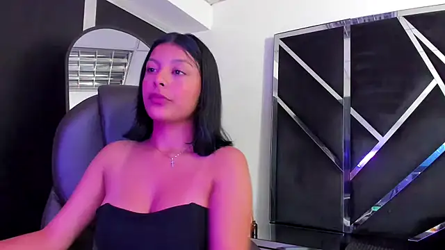 Salmaportman69 online show from October 20, 2025, 3:18 am