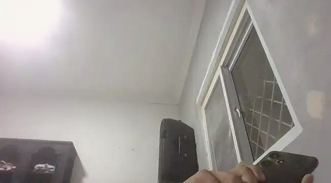 Snapshot of it0z_klk chatting on February 6, 2025, 5:25 am it0z klk online show from February 6, 2025, 5:25 am