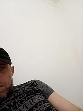 Snapshot of hmtrechaudd chatting on May 10, 2026, 12:16 am hmtrechaudd online show from May 10, 2026, 12:16 am