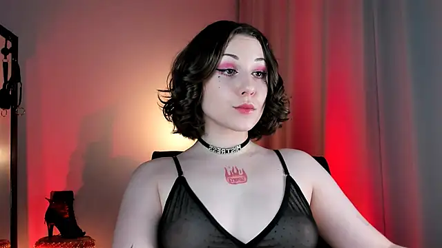 Eva Moss  online show from October 15, 2025, 2:39 pm