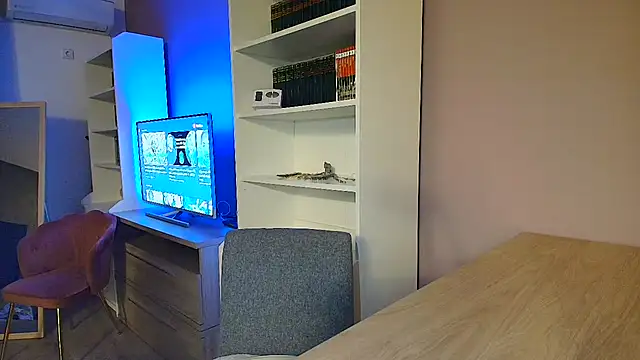 VixenVibesX online show from February 3, 2025, 5:03 pm