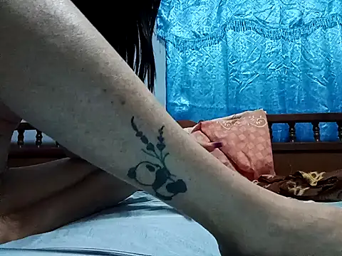 Snapshot of Zuzell_Sweet chatting on February 9, 2025, 4:57 am Zuzell Sweet online show from February 9, 2025, 4:57 am