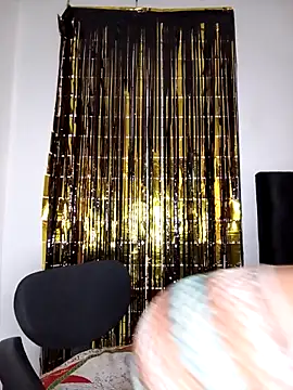 CarolinePolsen online show from December 3, 2025, 6:39 pm