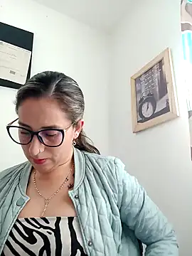 Snapshot of CHARLOTTE_1711 chatting on January 30, 2025, 9:36 pm CHARLOTTE 1711 online show from January 30, 2025, 9:36 pm