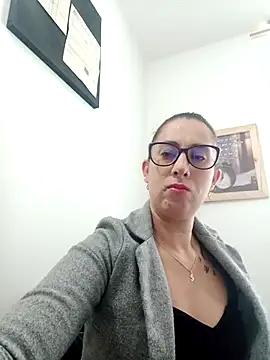 Snapshot of CHARLOTTE_1711 chatting on February 12, 2025, 12:44 pm CHARLOTTE 1711 online show from February 12, 2025, 12:44 pm