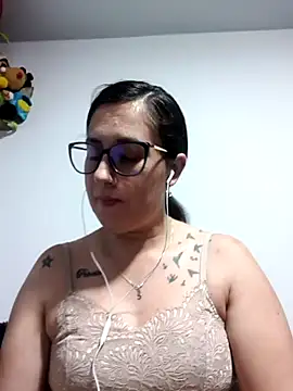 CHARLOTTE 1711 online show from November 19, 2025, 3:28 am