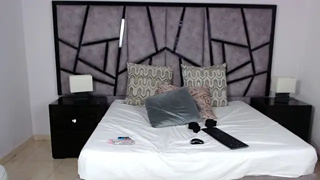 ilitzy cardona online show from March 12, 2025, 10:07 pm