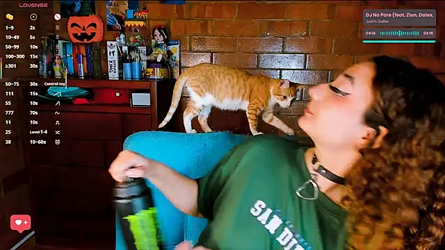 Snapshot of Annycolin_ chatting on November 4, 2025, 3:38 am Annycolin online show from November 4, 2025, 3:38 am