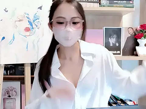 Lush-Office online show from October 26, 2025, 1:39 pm