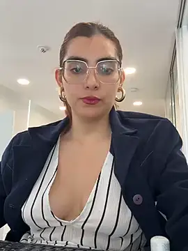 Snapshot of MartinaSooler chatting on February 14, 2025, 3:58 pm MartinaSooler online show from February 14, 2025, 3:58 pm