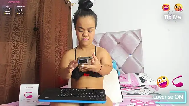 Snapshot of AnieRey chatting on October 17, 2025, 8:44 pm AnieRey online show from October 17, 2025, 8:44 pm