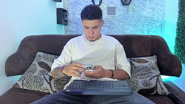 Thomass conor online show from November 18, 2025, 6:01 pm