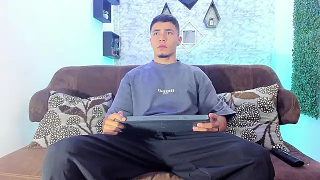 Thomass conor online show from November 21, 2025, 3:44 pm