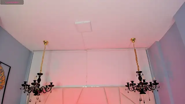 Aitana Hilton  online show from November 23, 2025, 11:43 am