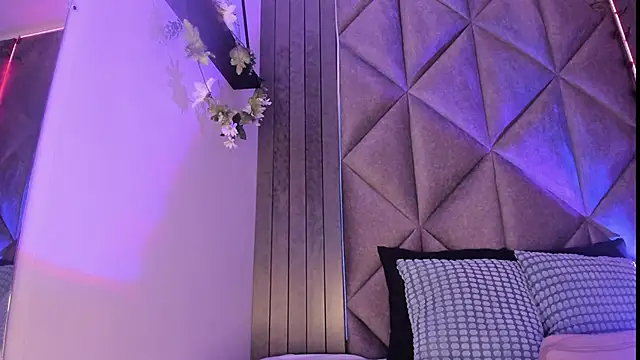 Snapshot of SabrinaSpell_ chatting on October 19, 2025, 11:55 am SabrinaSpell online show from October 19, 2025, 11:55 am