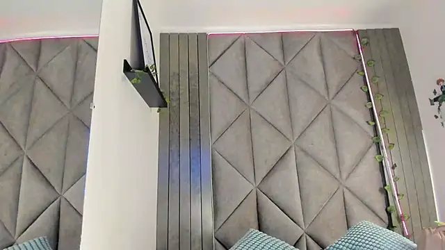 Snapshot of SabrinaSpell_ chatting on December 14, 2025, 11:48 am SabrinaSpell online show from December 14, 2025, 11:48 am