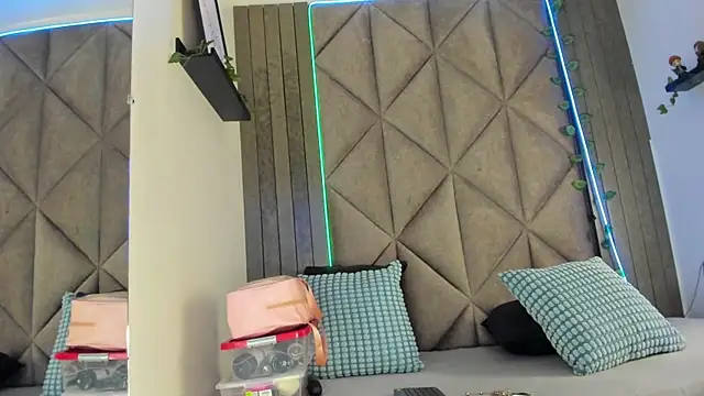 Snapshot of SabrinaSpell_ chatting on December 19, 2025, 11:39 am SabrinaSpell online show from December 19, 2025, 11:39 am