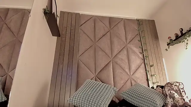 Snapshot of SabrinaSpell_ chatting on January 9, 2026, 11:46 am SabrinaSpell online show from January 9, 2026, 11:46 am