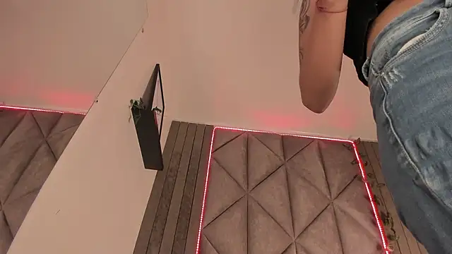 Snapshot of SabrinaSpell_ chatting on January 16, 2026, 11:36 am SabrinaSpell online show from January 16, 2026, 11:36 am