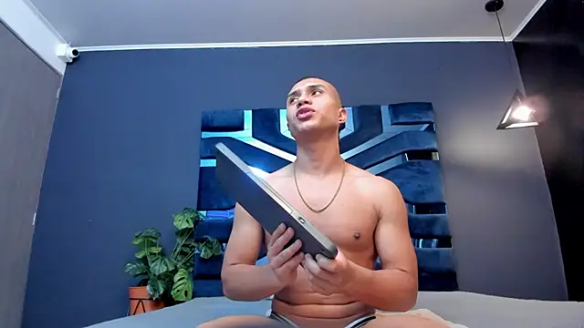 Snapshot of bruno_cavalli chatting on February 17, 2025, 5:32 pm bruno cavalli online show from February 17, 2025, 5:32 pm