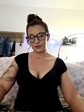 F0xLeigh online show from December 17, 2025, 8:09 am