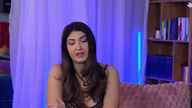 SarahPeach8 online show from January 11, 2026, 6:18 am