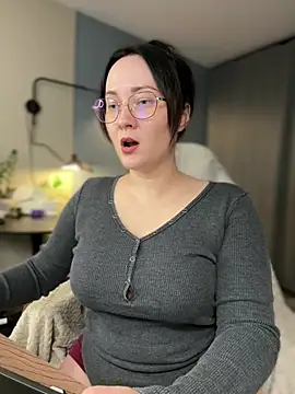 Snapshot of Kiss_My_Body chatting on February 4, 2026, 5:41 pm Kiss My Body online show from February 4, 2026, 5:41 pm