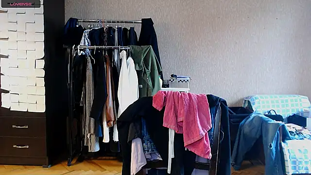  Roselina  online show from April 4, 2026, 8:01 am