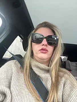 Snapshot of Megan_off chatting on March 18, 2025, 11:30 am Megan off online show from March 18, 2025, 11:30 am