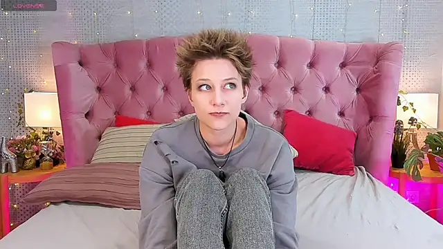 via mayer  online show from March 10, 2025, 3:23 am